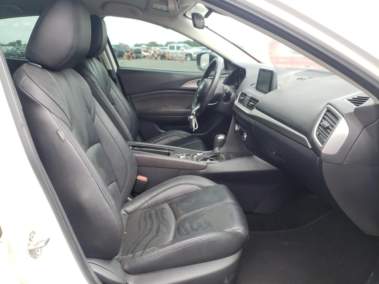 Photo 5 from auction – 2018 MAZDA 3 TOURING with VIN 3MZBN1V37JM191642