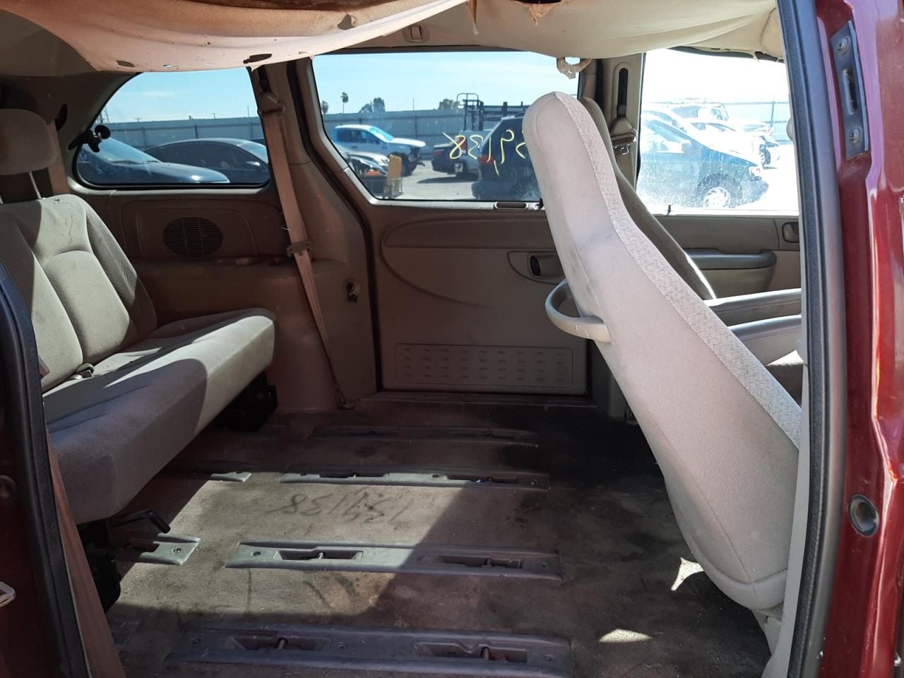Photo 6 from auction – 2003 CHRYSLER VOYAGER with VIN 1C4GJ25B23B212392