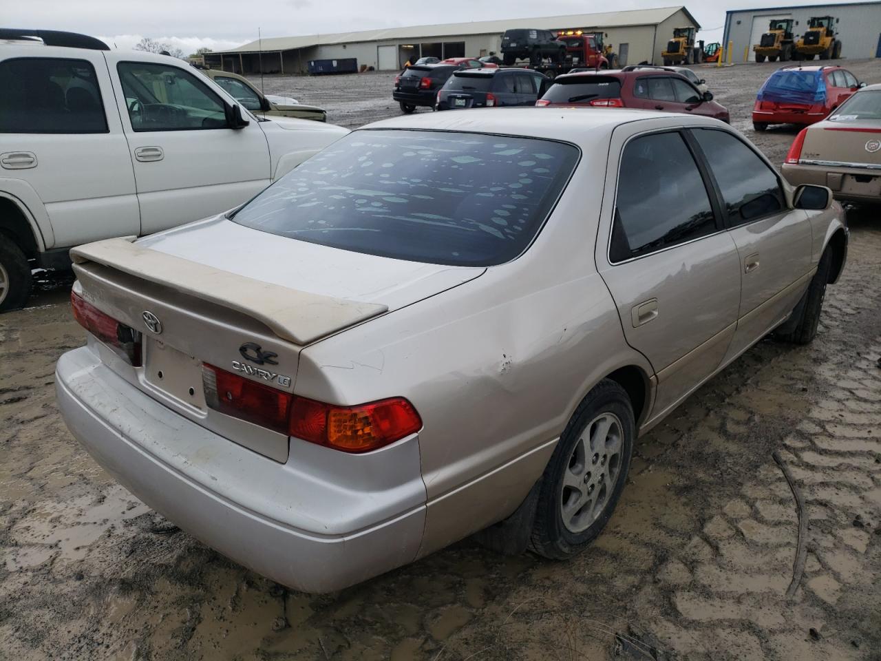 Photo 4 from auction – 2000 TOYOTA CAMRY CE with VIN 4T1BG22K7YU932582