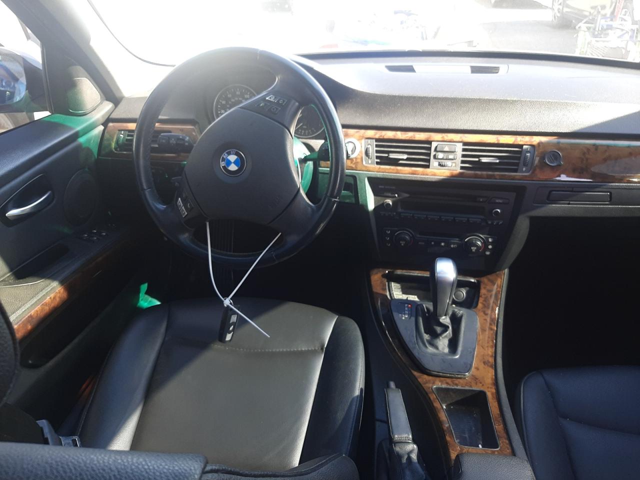 Photo 9 from auction – 2006 BMW 325 I with VIN WBAVB13596KX38340
