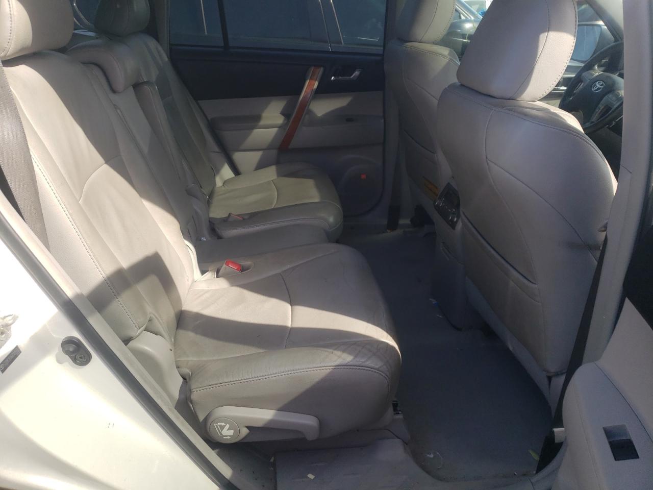 Photo 6 from auction – 2010 TOYOTA HIGHLANDER with VIN 5TDYK3EH4AS015502