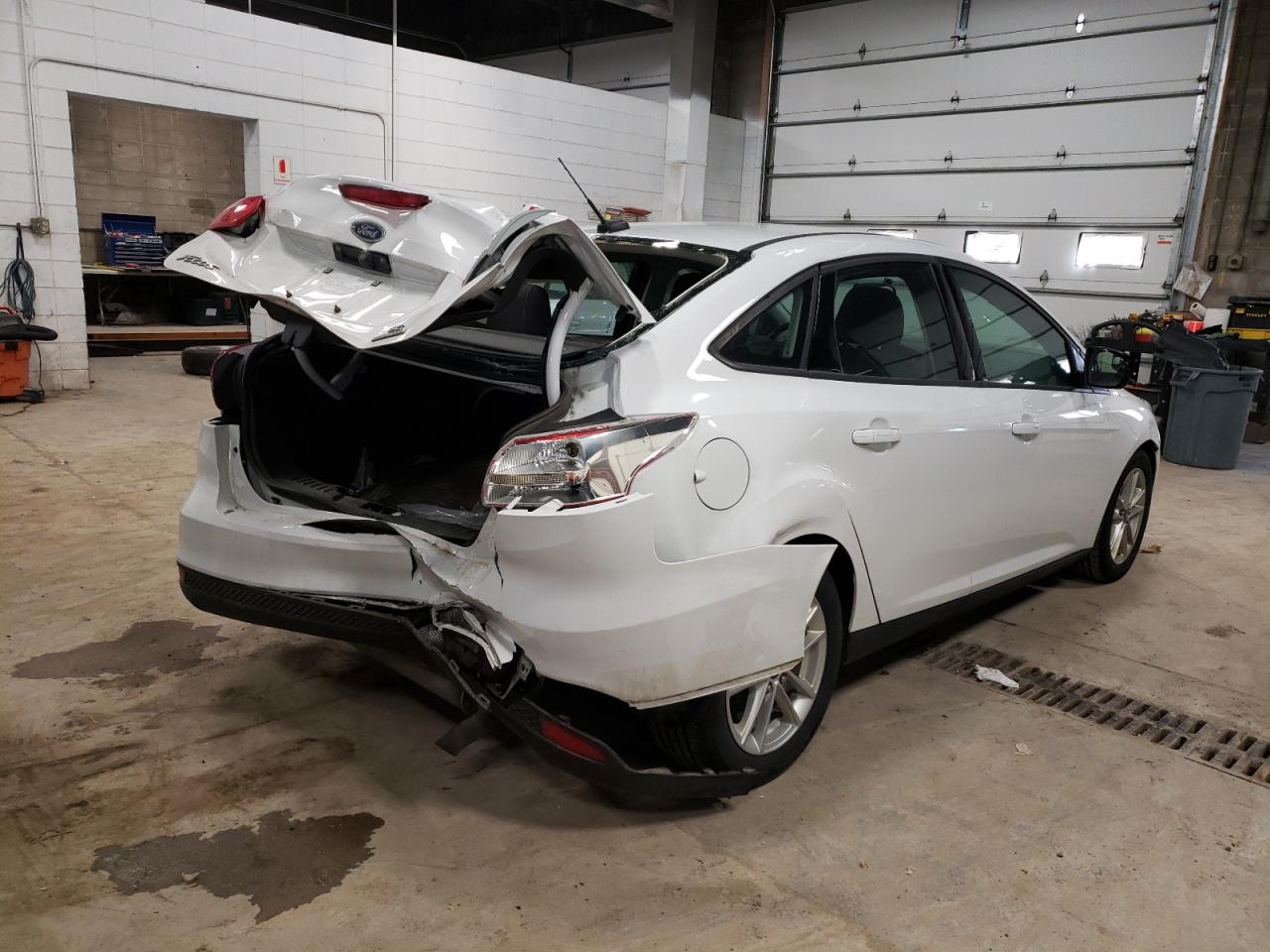 Photo 4 from auction – 2016 FORD FOCUS SE with VIN 1FADP3F21GL227218
