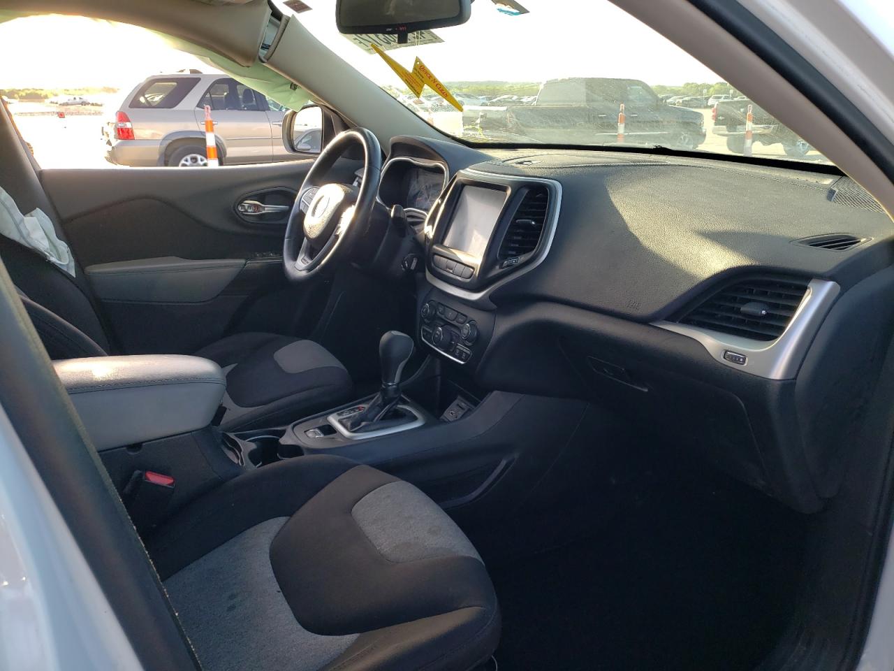 Photo 5 from auction – 2014 JEEP CHEROKEE L with VIN 1C4PJLCS5EW205201
