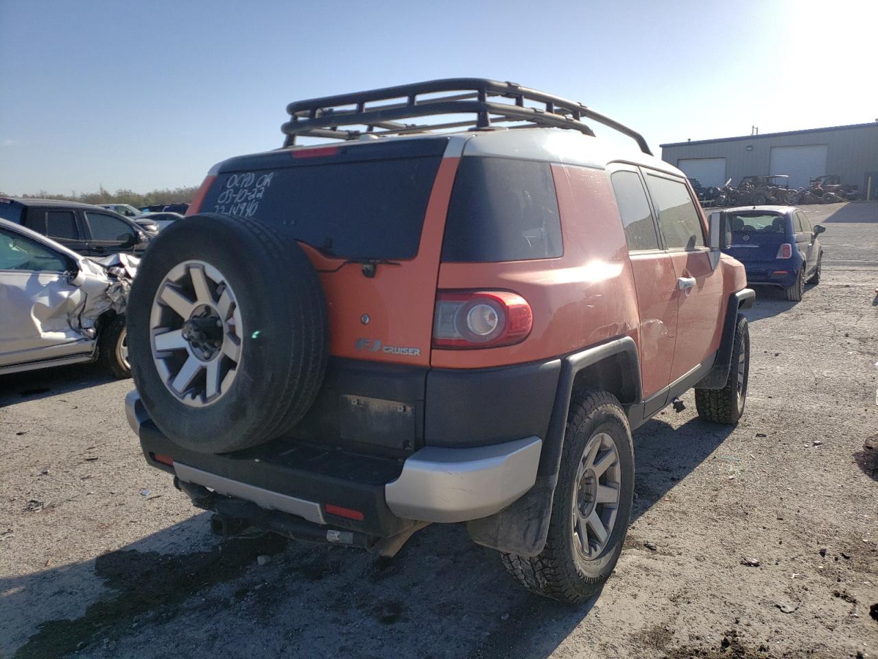 Photo 4 from auction – 2014 TOYOTA FJ CRUISER with VIN JTEBU4BF2EK184595