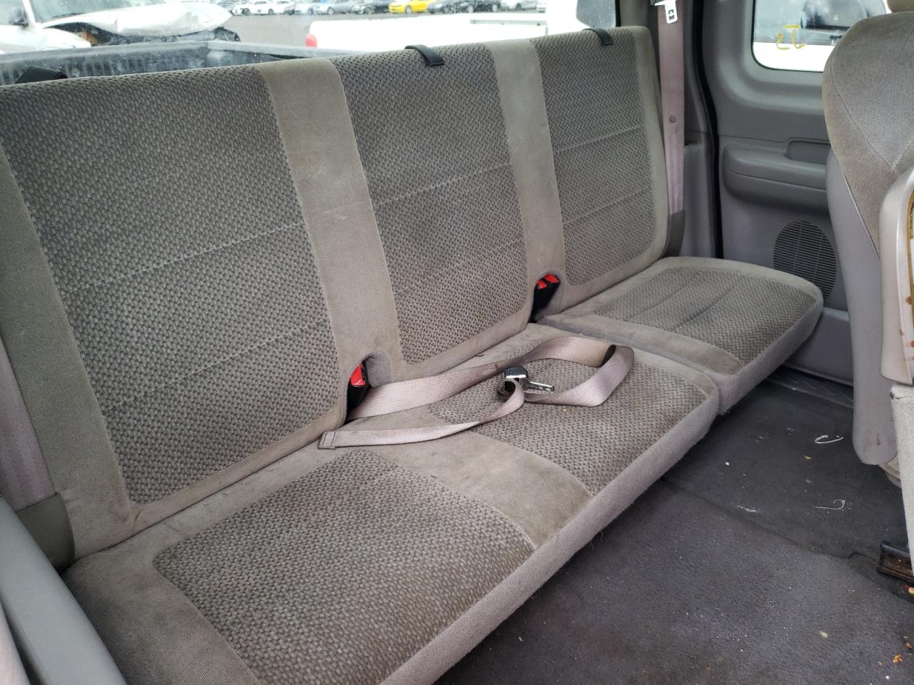 Photo 6 from auction – 2001 FORD F150 with VIN 1FTRX17LX1NB09305