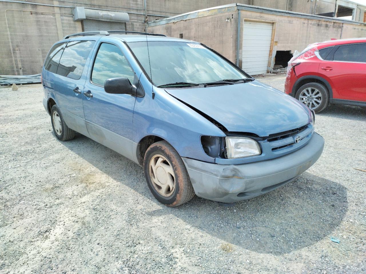 Photo 1 from auction – 1998 TOYOTA SIENNA LE with VIN 4T3ZF13C2WU078429