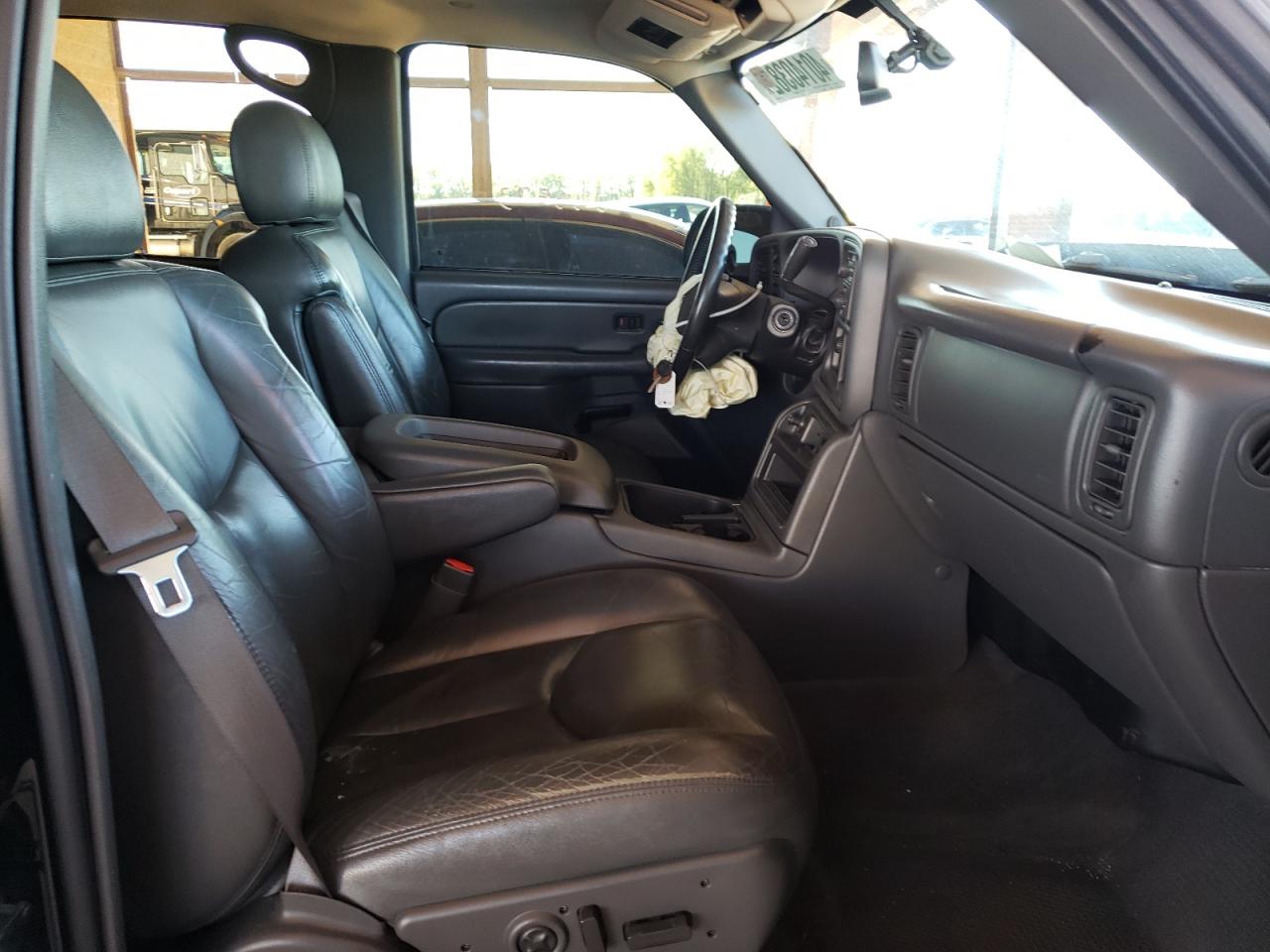 Photo 5 from auction – 2004 CHEVROLET AVALANCHE with VIN 3GNEK12T74G130993