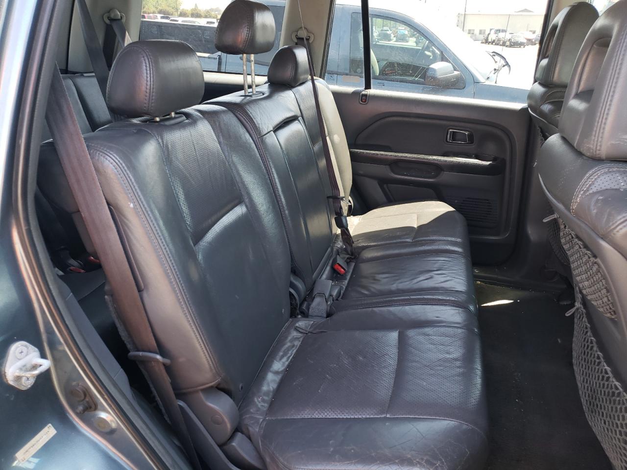 Photo 6 from auction – 2005 HONDA PILOT EXL with VIN 2HKYF18635H547614