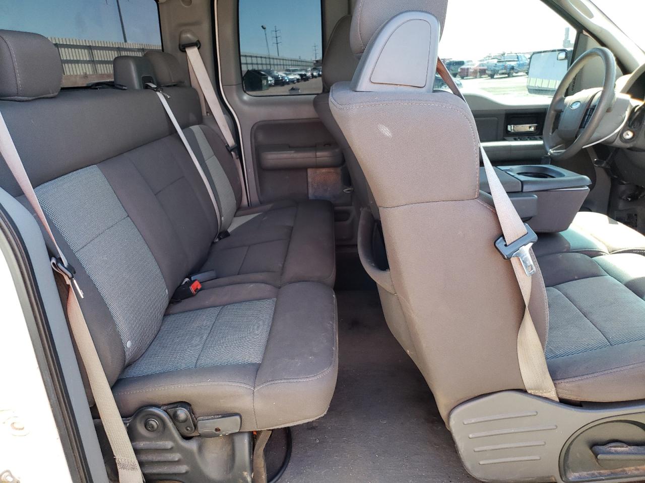 Photo 6 from auction – 2005 FORD F150 with VIN 1FTPX145X5KD96715