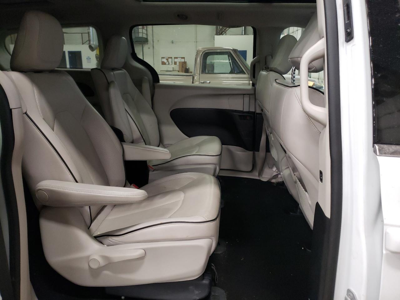 Photo 6 from auction – 2017 CHRYSLER PACIFICA L with VIN 2C4RC1J77HR500643