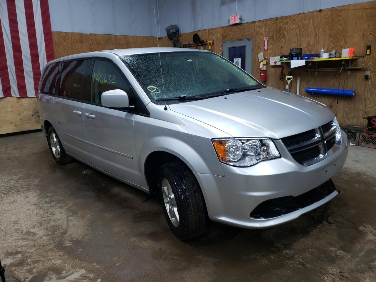 DODGE GRAND CARA 2011 with VIN 2D4RN3DG1BR673375 - Photo from auction