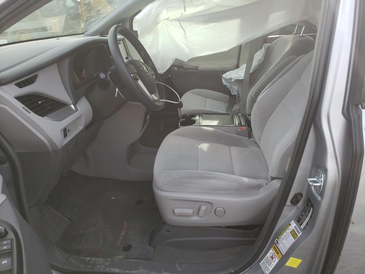 Photo 5 from auction – 2015 TOYOTA SIENNA LE with VIN 5TDKK3DC2FS630424