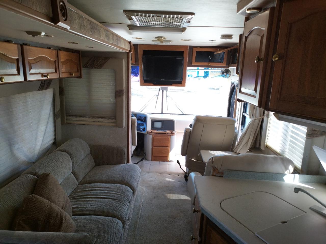 Photo 9 from auction – 2003 FREIGHTLINER CHASSIS X with VIN 4UZAAHAK33CL10299