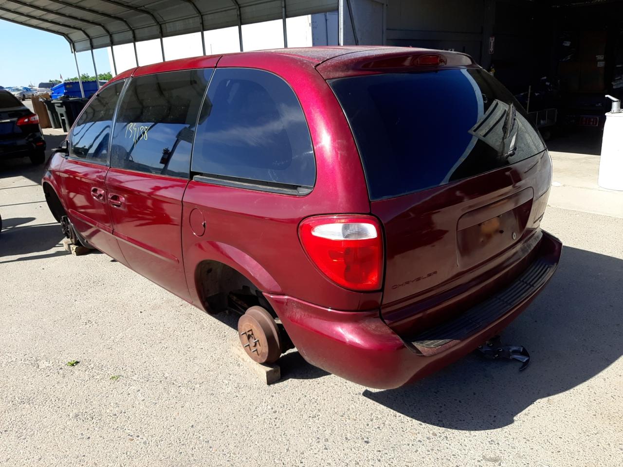 Photo 3 from auction – 2003 CHRYSLER VOYAGER with VIN 1C4GJ25B23B212392