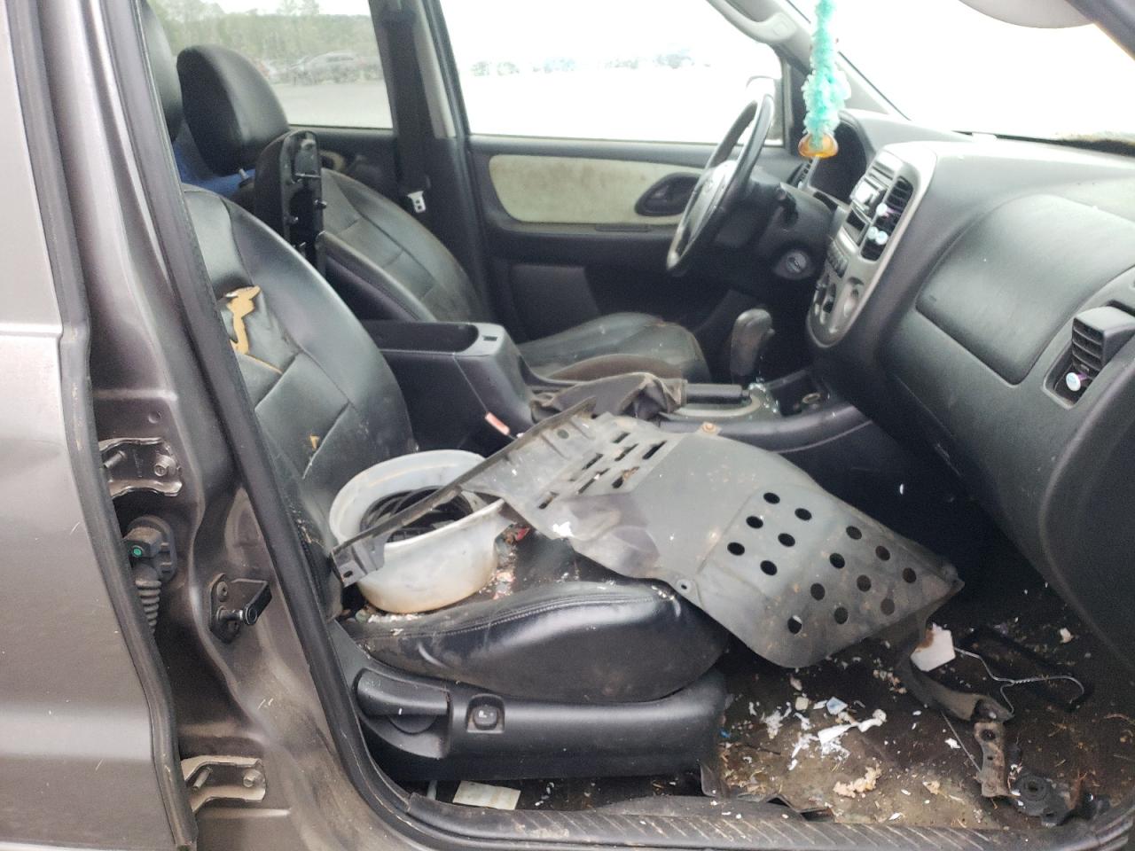 Photo 5 from auction – 2005 FORD ESCAPE LIM with VIN 1FMCU04145KA69155