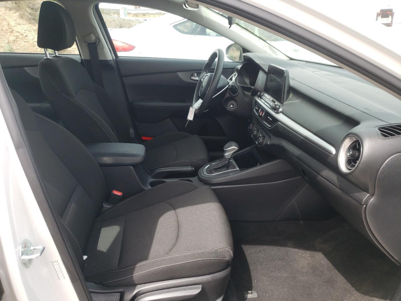 Photo 5 from auction – 2021 KIA FORTE FE with VIN 3KPF24AD8ME321424