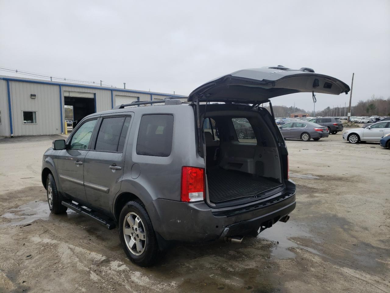 Photo 3 from auction – 2011 HONDA PILOT TOUR with VIN 5FNYF4H91BB057162