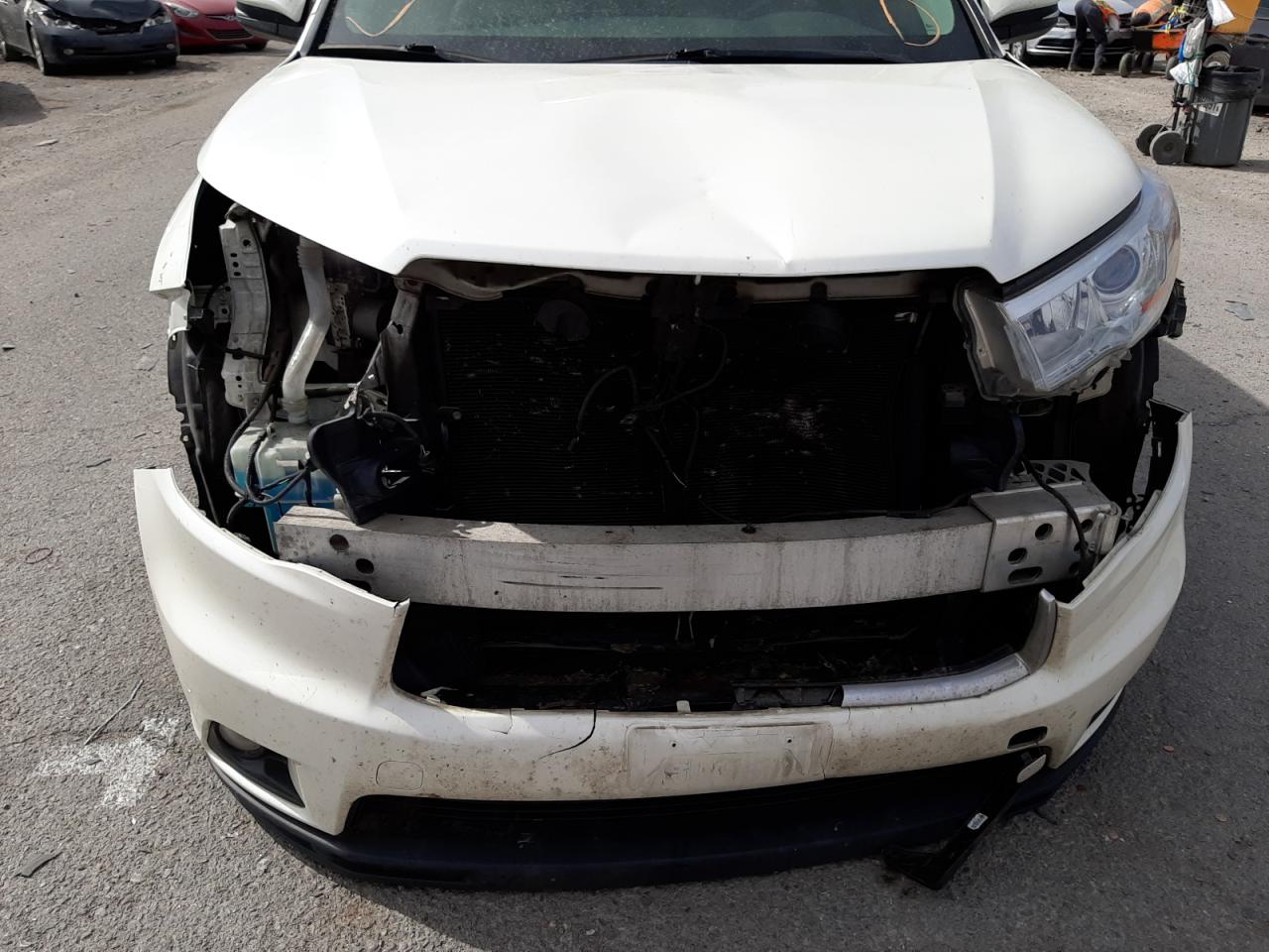 Photo 9 from auction – 2014 TOYOTA HIGHLANDER with VIN 5TDJKRFH5ES023181
