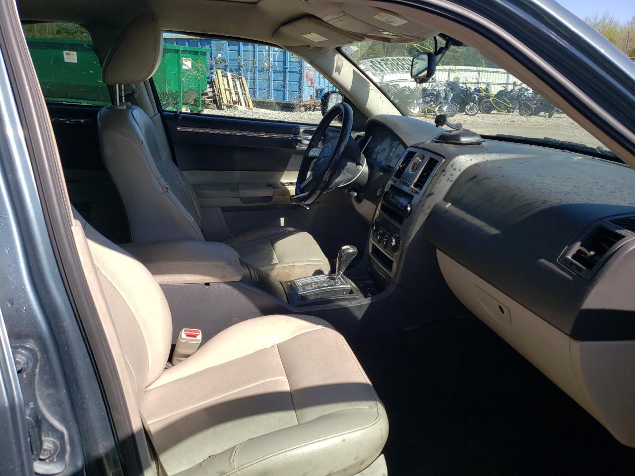 Photo 5 from auction – 2005 CHRYSLER 300 TOURIN with VIN 2C3JA53G95H649763