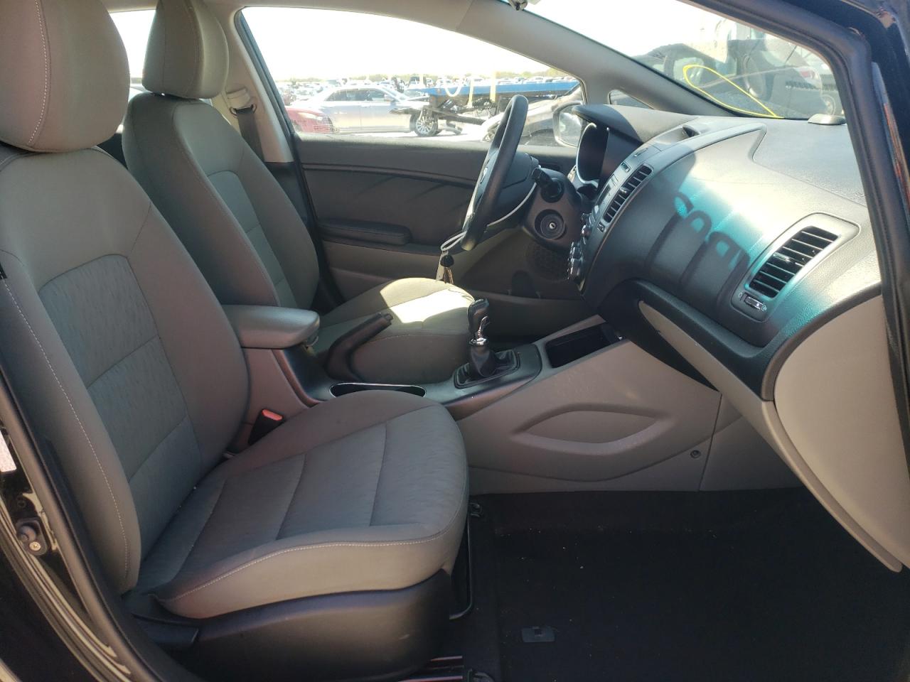 Photo 5 from auction – 2015 KIA FORTE LX with VIN KNAFK4A66F5427822