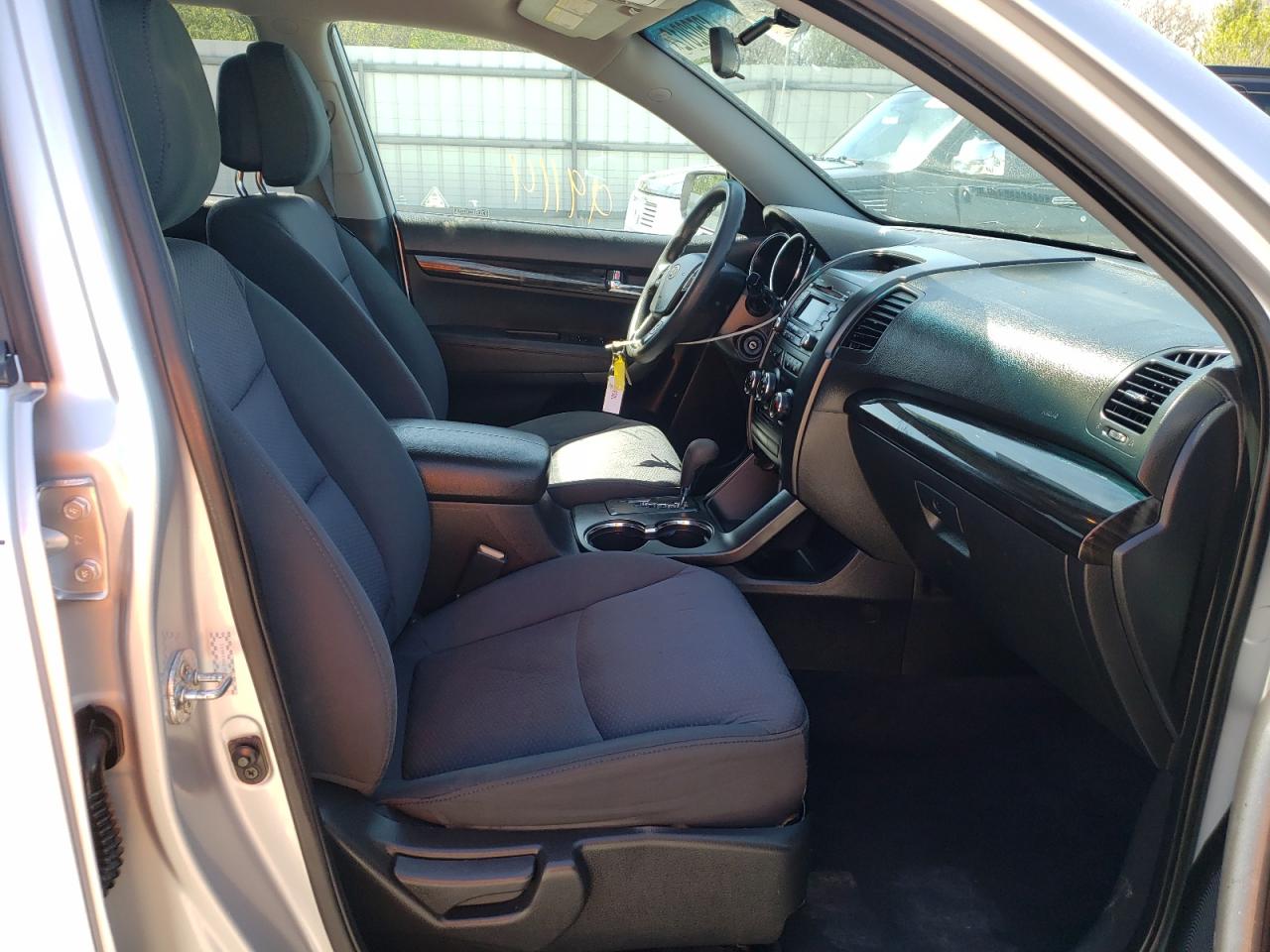 Photo 5 from auction – 2011 KIA SORENTO BA with VIN 5XYKT4A23BG062464