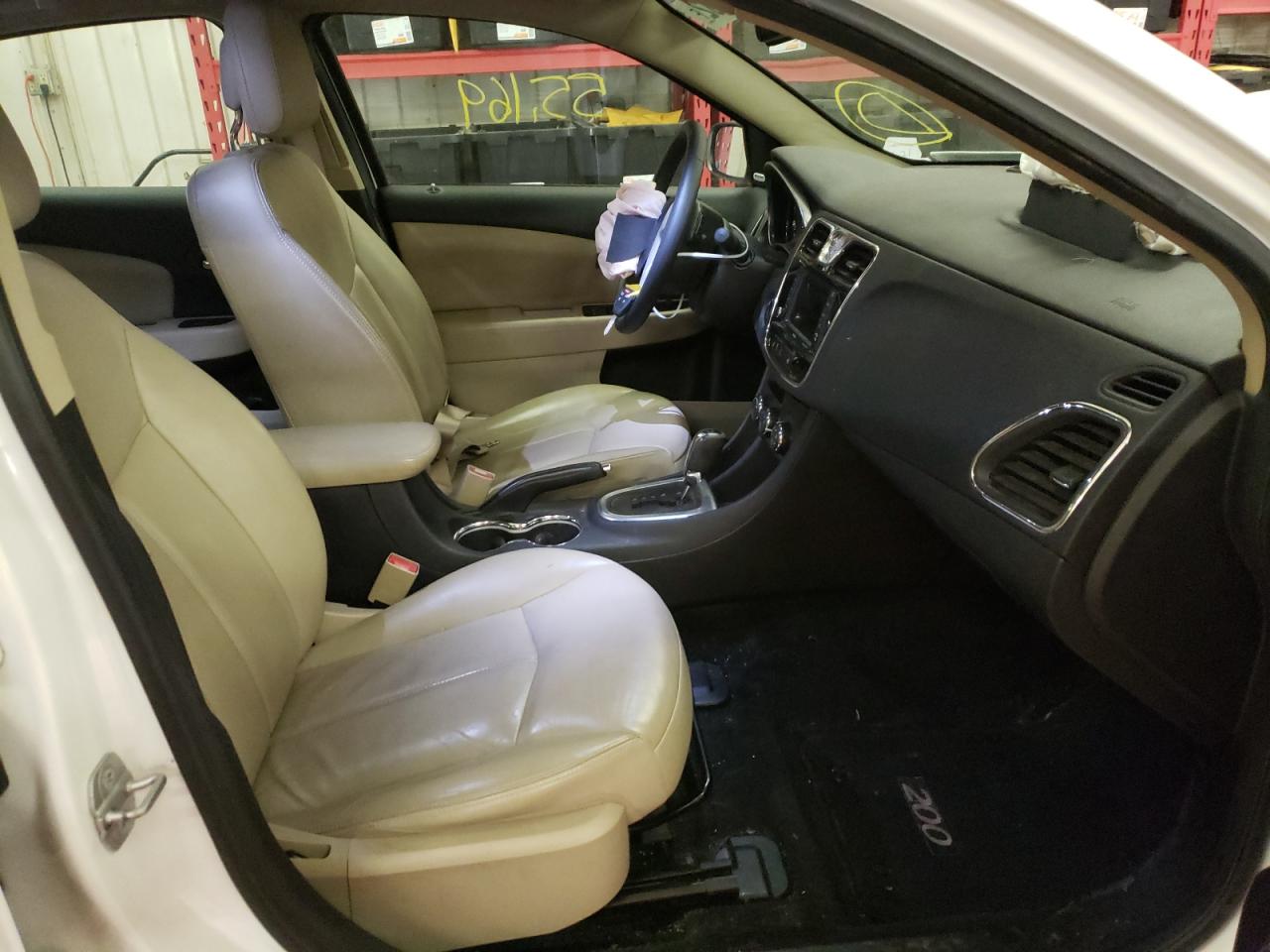 Photo 5 from auction – 2014 CHRYSLER 200 LIMITE with VIN 1C3CCBCG8EN193411