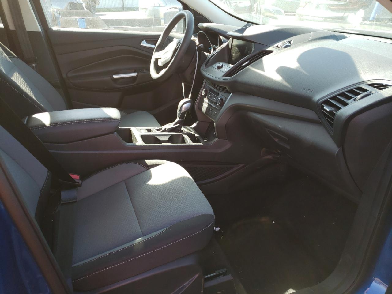 Photo 5 from auction – 2019 FORD ESCAPE SE with VIN 1FMCU9GD1KUB64458