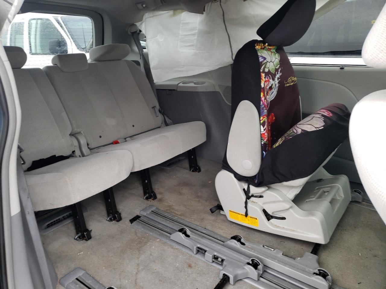 Photo 6 from auction – 2013 TOYOTA SIENNA LE with VIN 5TDKK3DC9DS350061