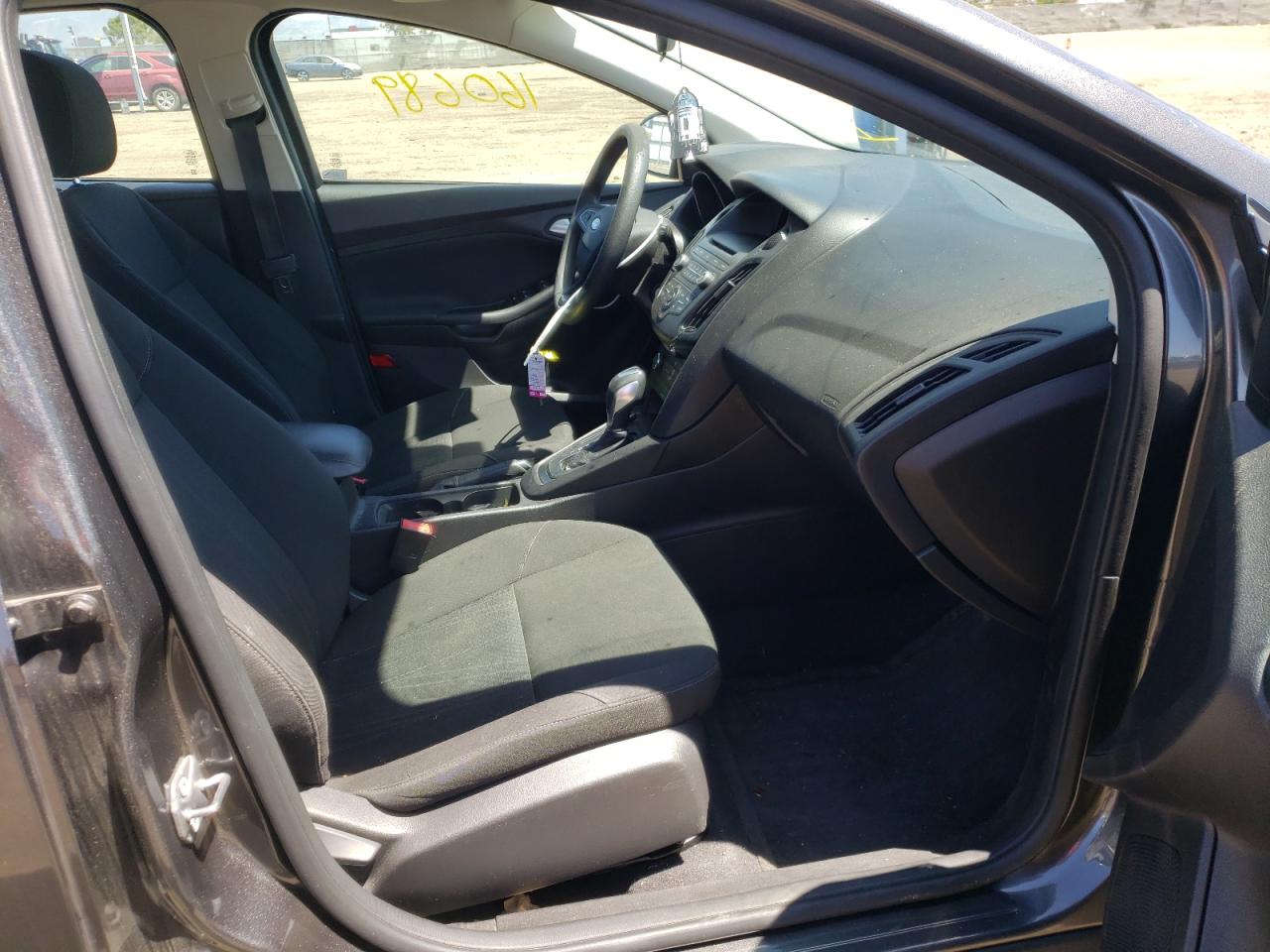 Zdjęcie 5 z aukcji – 2015 FORD FOCUS SE z VIN 1FADP3K24FL269483