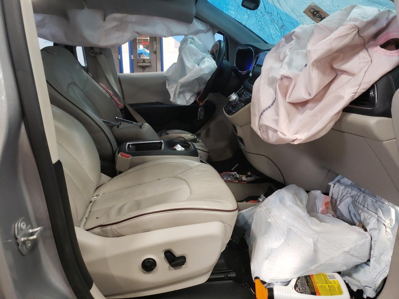Фото 5 с аукциона – 2017 CHRYSLER PACIFICA L с VIN 2C4RC1GG1HR620414