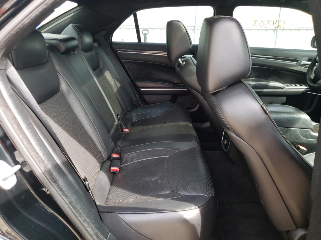 Photo 6 from auction – 2014 CHRYSLER 300C with VIN 2C3CCAKT3EH144408