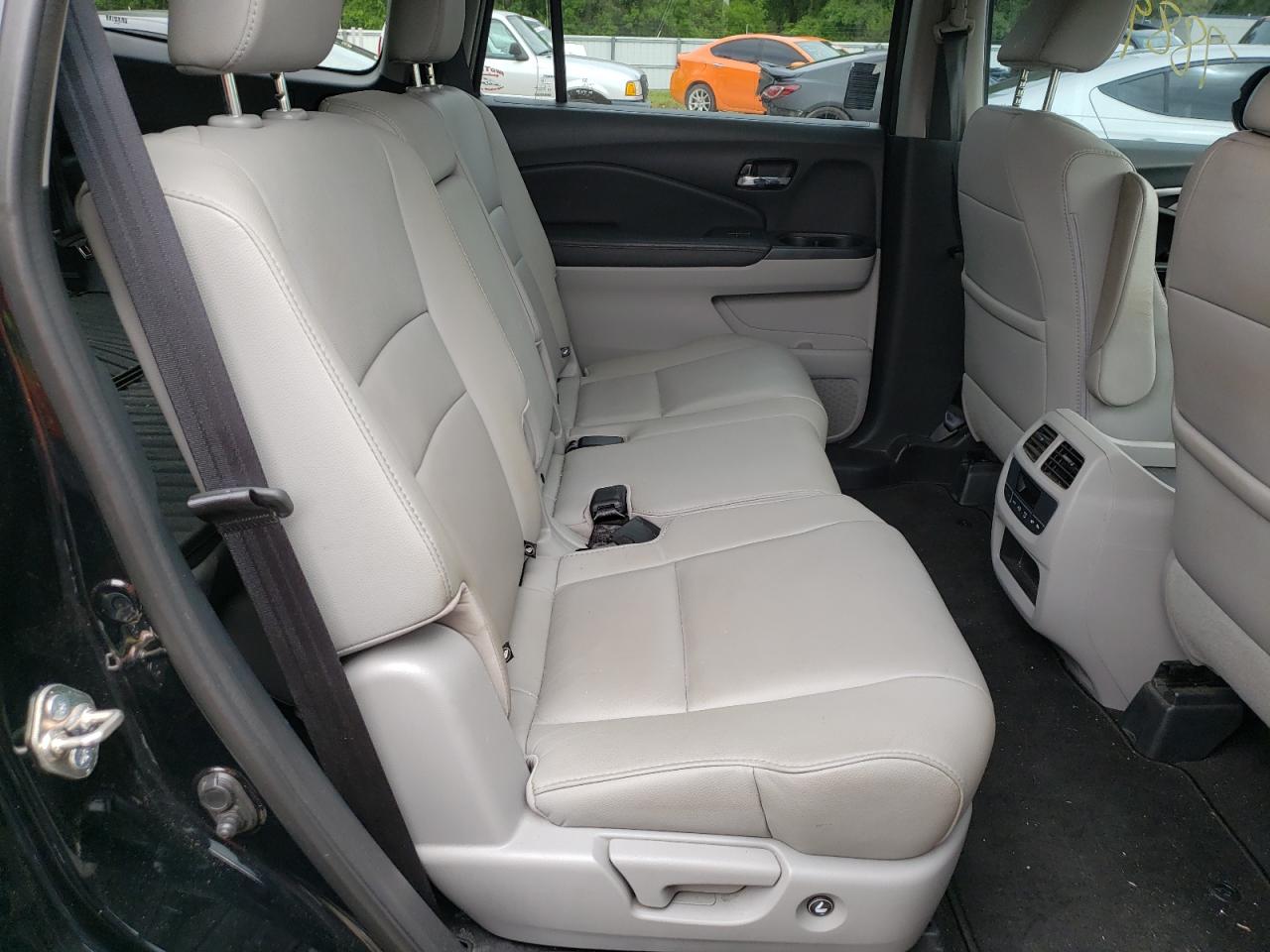 Photo 6 from auction – 2017 HONDA PILOT EXL with VIN 5FNYF5H59HB005757