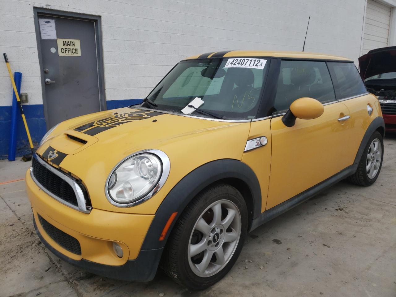 Photo 2 from auction – 2009 MINI COOPER with VIN WMWMF73509TT94558