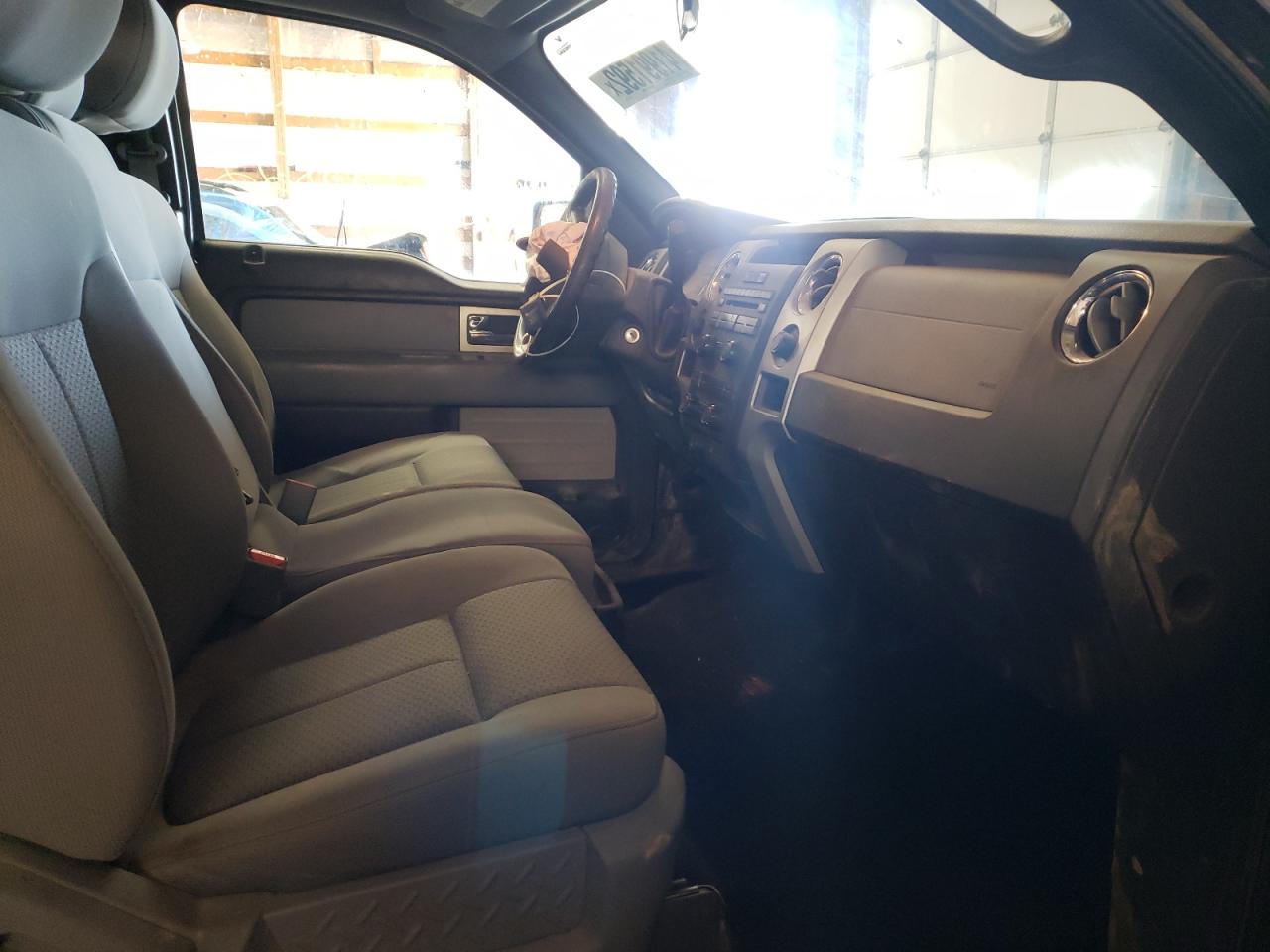 Photo 5 from auction – 2011 FORD F150 SUPER with VIN 1FTFX1EF1BFA73029