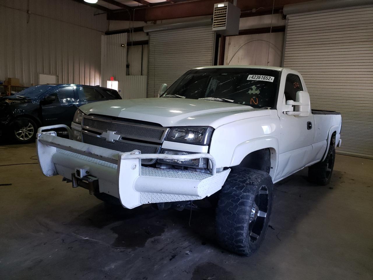Photo 2 from auction – 2004 CHEVROLET SILVERADO with VIN 1GCHC24U44E361565