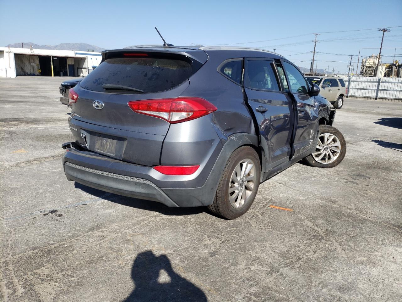 Photo 4 from auction – 2016 HYUNDAI TUCSON LIM with VIN KM8J33A40GU141826