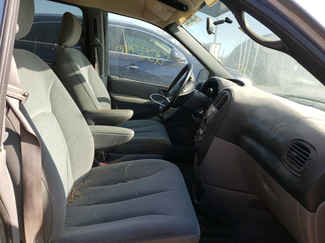 Photo 5 from auction – 2004 DODGE GRAND CARA with VIN 2D4GP44L84R507703