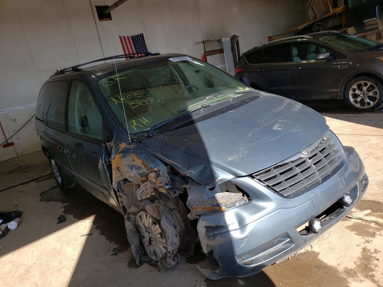 CHRYSLER TOWN & COU 2006 with VIN 1A4GP45R06B757948 - Photo from auction