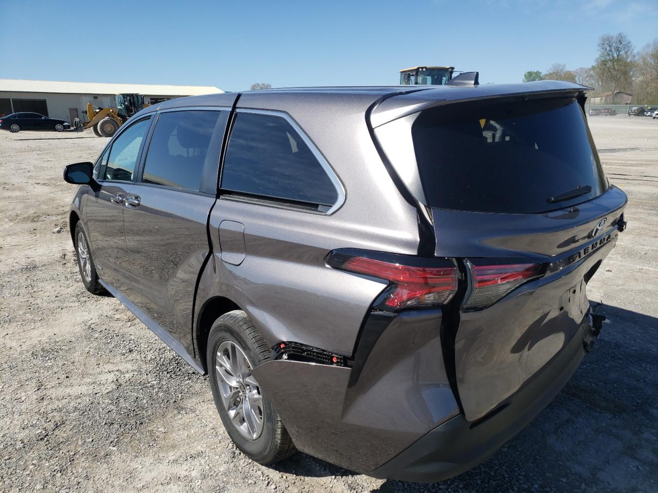 Photo 3 from auction – 2021 TOYOTA SIENNA LE with VIN 5TDKRKECXMS045236