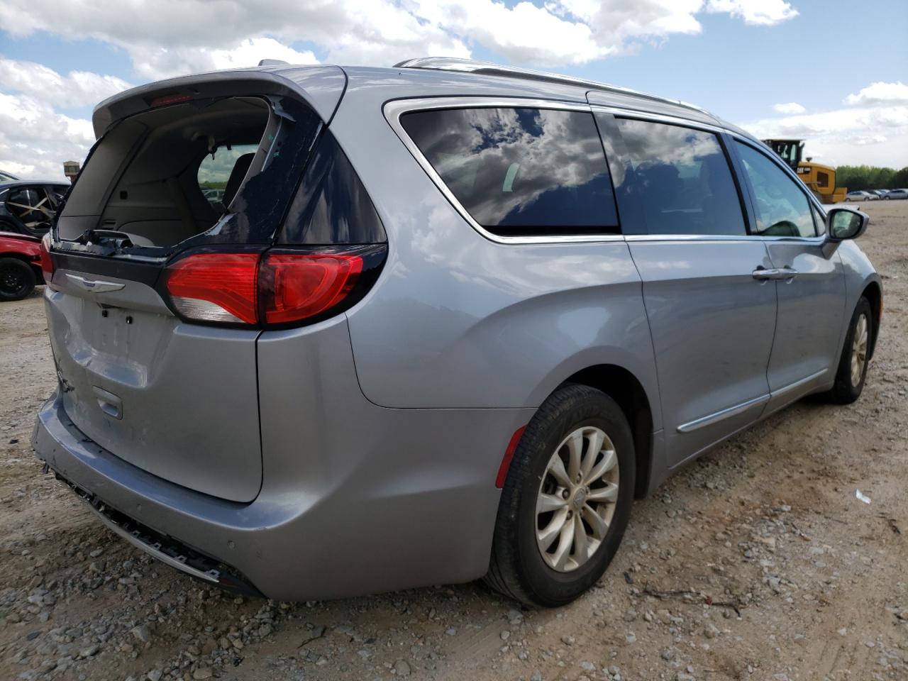 Photo 4 from auction – 2018 CHRYSLER PACIFICA T with VIN 2C4RC1BG3JR192701