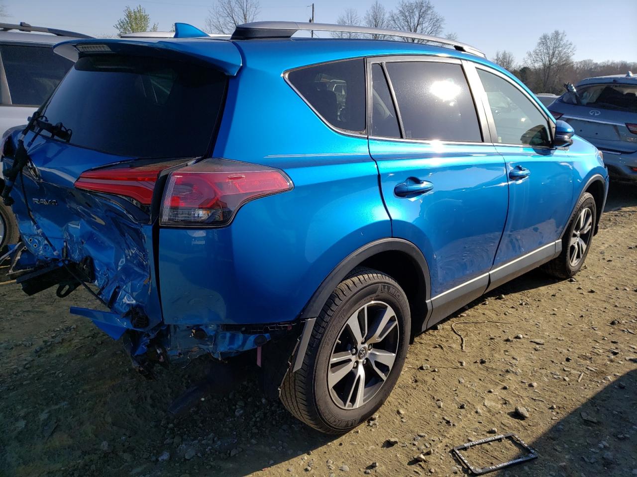 Photo 4 from auction – 2017 TOYOTA RAV4 XLE with VIN JTMRFREV5HJ707339