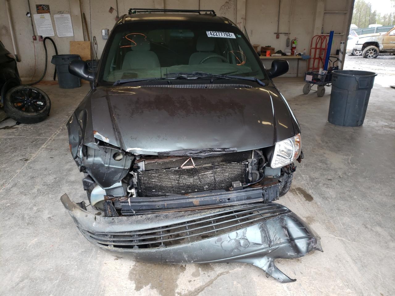 Photo 9 from auction – 2002 CHRYSLER TOWN & COU with VIN 2C8GP44352R783832