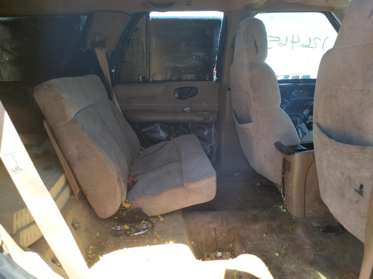 Photo 6 from auction – 2002 CHEVROLET BLAZER with VIN 1GNCS13W62K132353