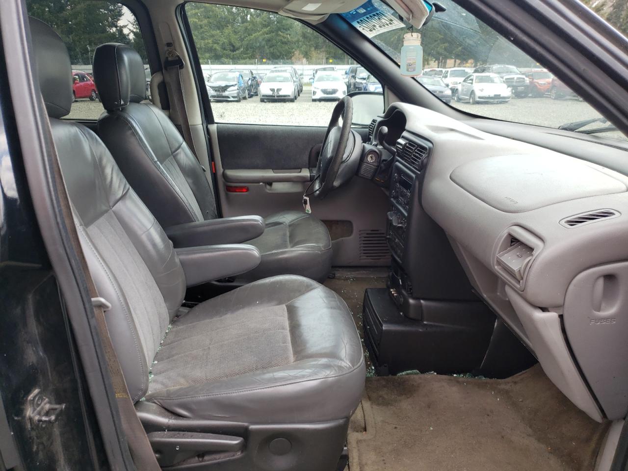 Photo 5 from auction – 2001 CHEVROLET VENTURE LU with VIN 1GNDX13E41D117639