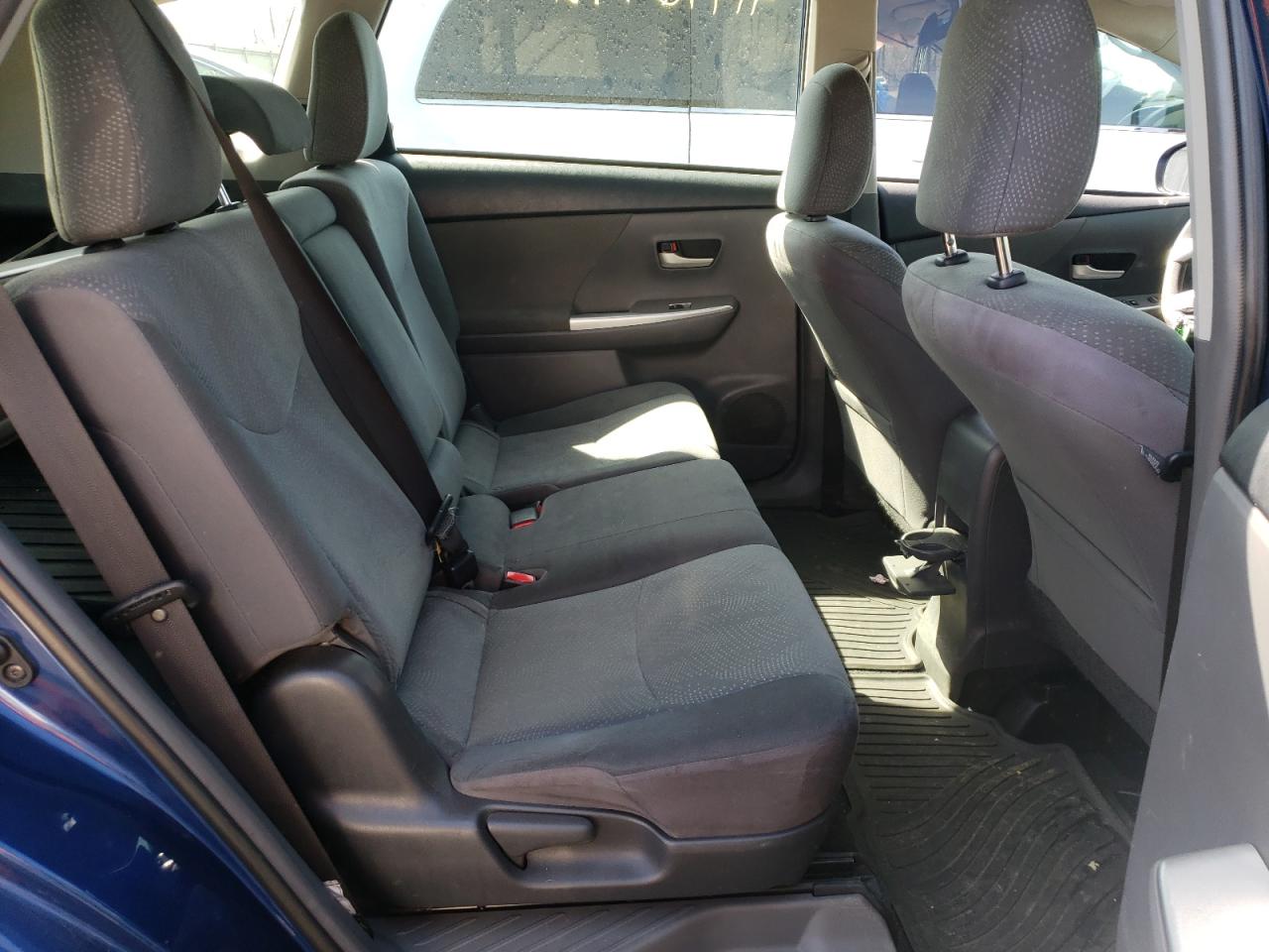 Photo 6 from auction – 2014 TOYOTA PRIUS V with VIN JTDZN3EU2E3316088