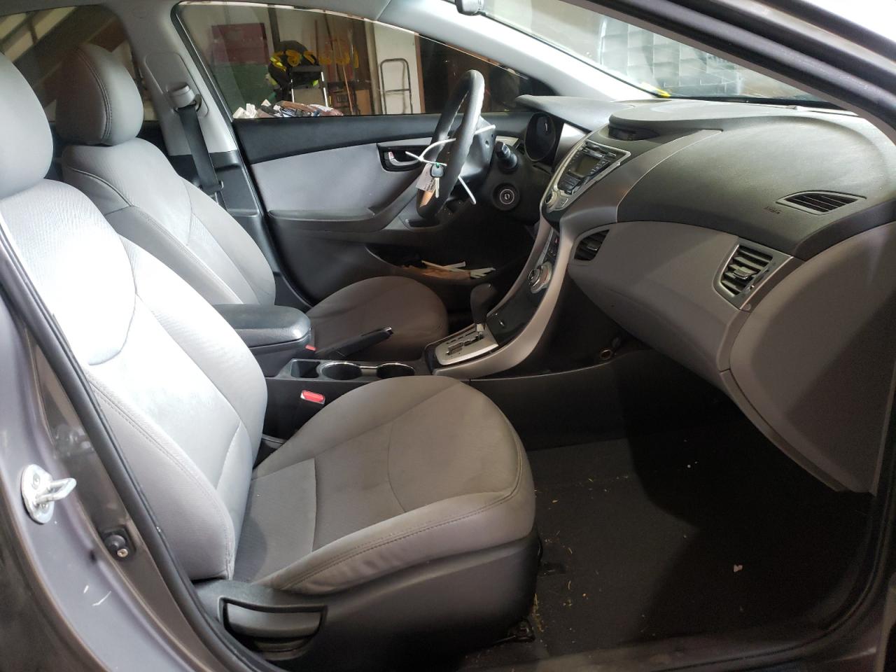 Photo 5 from auction – 2011 HYUNDAI ELANTRA GL with VIN 5NPDH4AE2BH036855