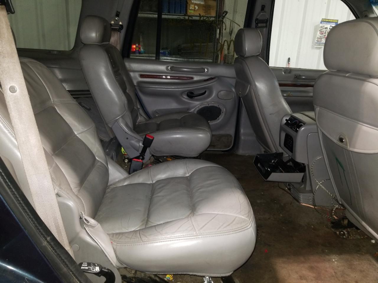 Photo 5 from auction – 2000 LINCOLN NAVIGATOR with VIN 5LMPU28A6YLJ12252
