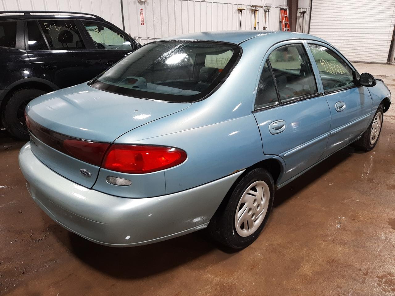 Photo 4 from auction – 1998 FORD ESCORT with VIN 1FAFP13PXWW129928