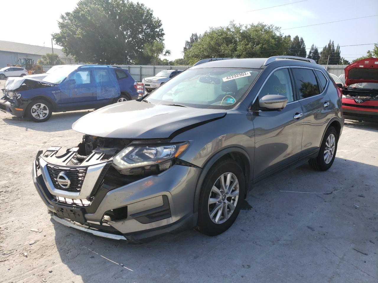 Photo 2 from auction – 2017 NISSAN ROGUE S with VIN KNMAT2MT7HP506889