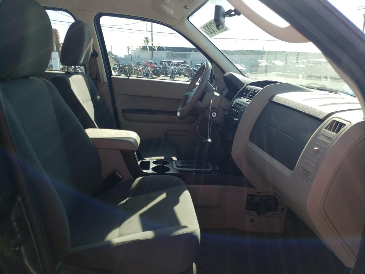 Photo 5 from auction – 2009 FORD ESCAPE XLS with VIN 1FMCU027X9KB93752